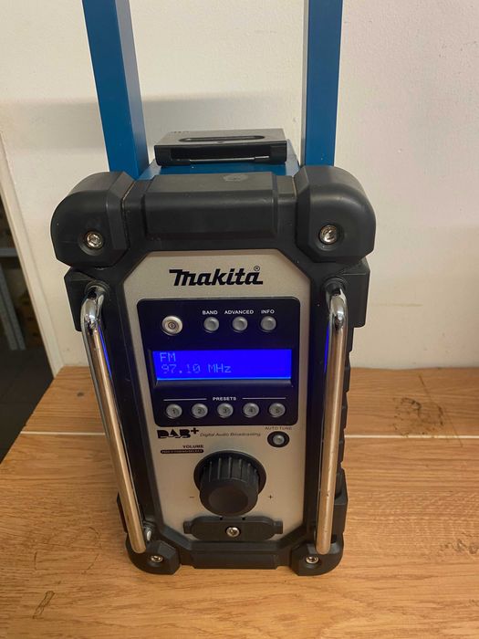 MAKITA radio DMR 110