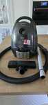 Bardzo mocny odkurzacz workowy GRUNDIG Body Guard o mocy 2000W.