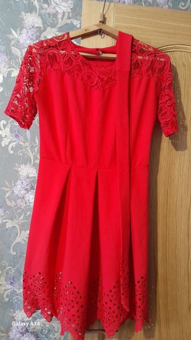 Продам сукні в гарному стані