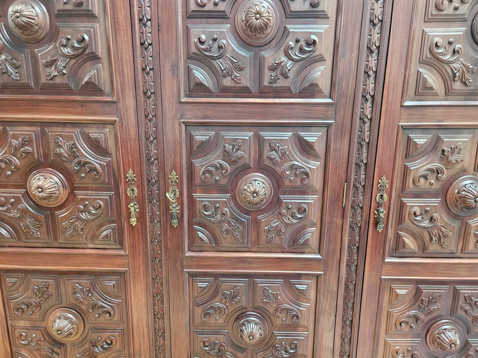 Roupeiro de três portas - óptimo estado geral