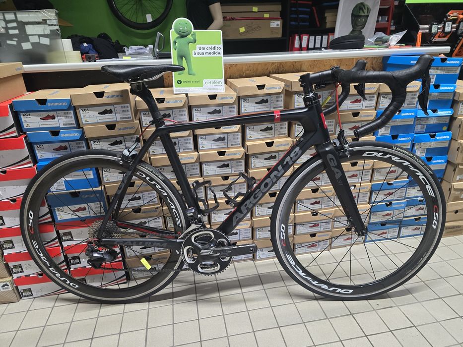 Bicicleta de estrada m super equipada