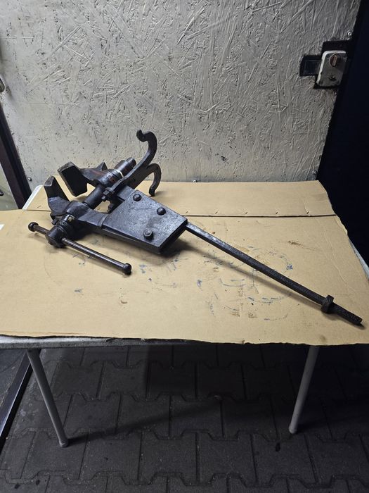 Imadło kowalskie stalowe 27 kg.