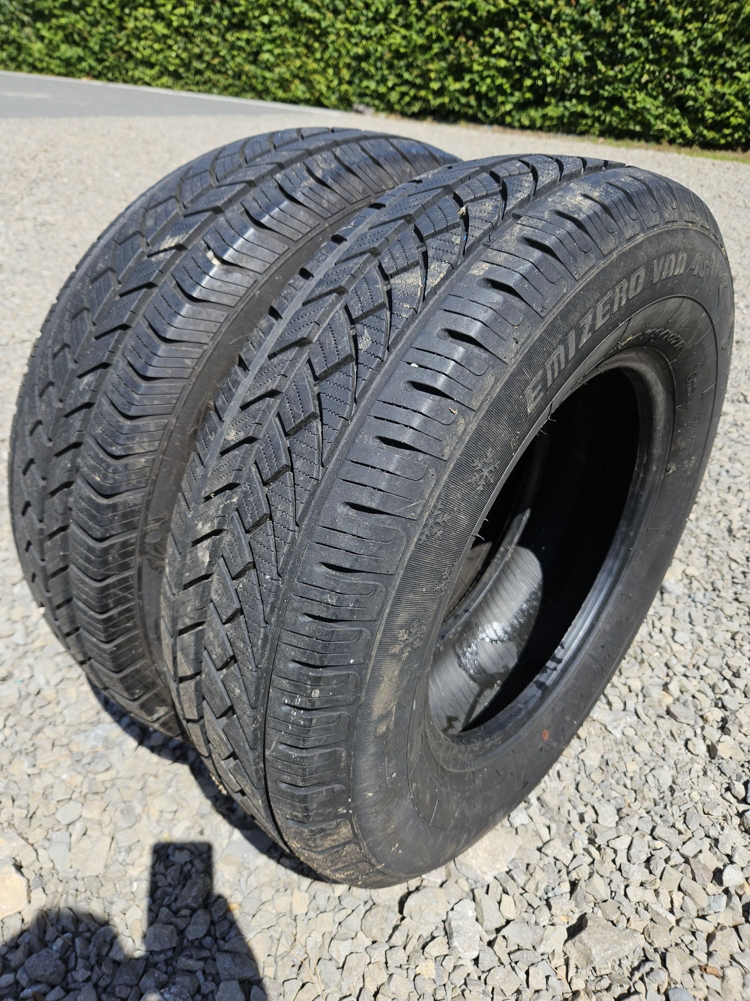 215/70 R15C całoroczne
