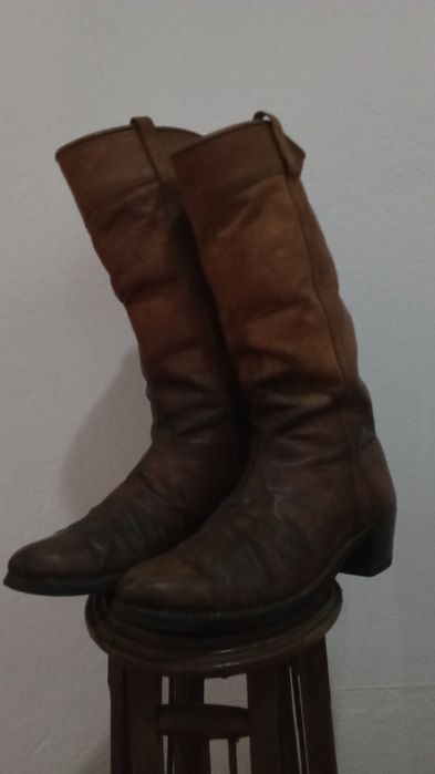 Botas caneleiras feitas a mão