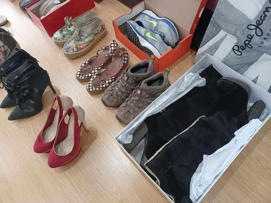 Lote calçado marca 36 Calvin Klein UGG sapatos etc