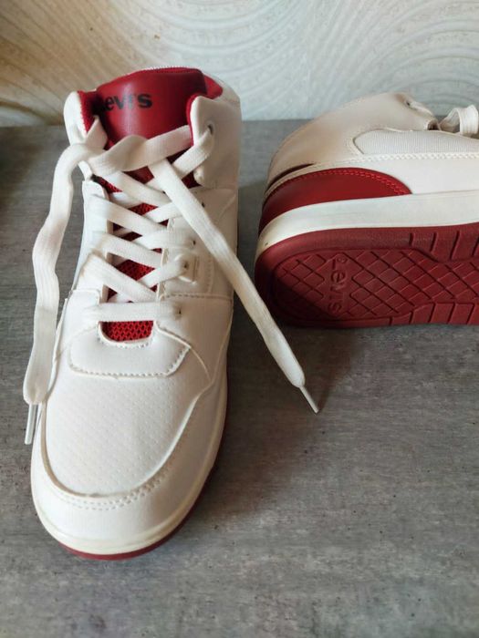 Ботинки Levis білі 39р.