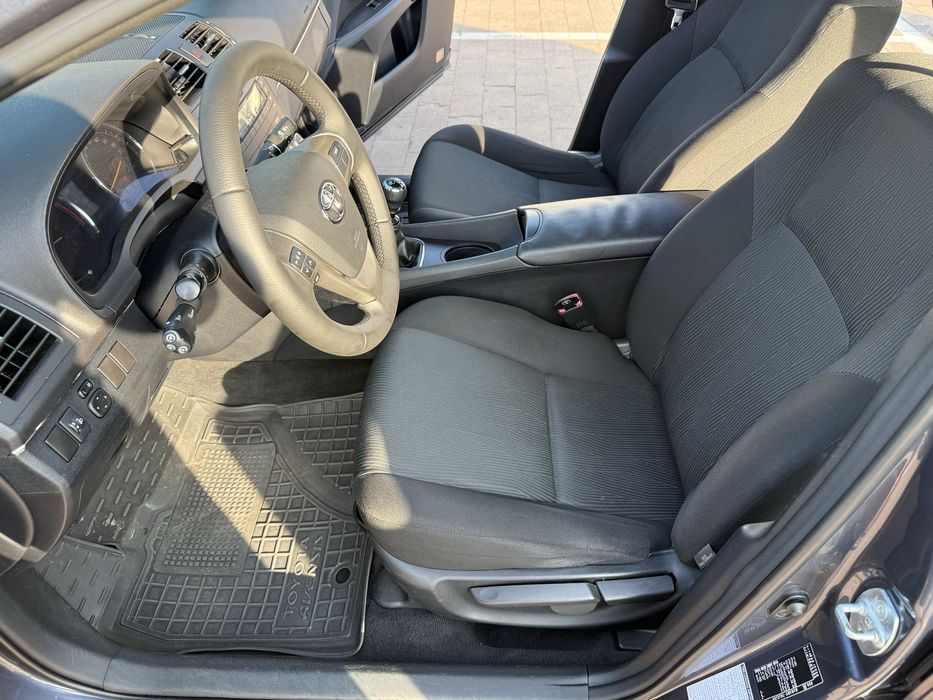 Продам  Toyota Avensis 2009