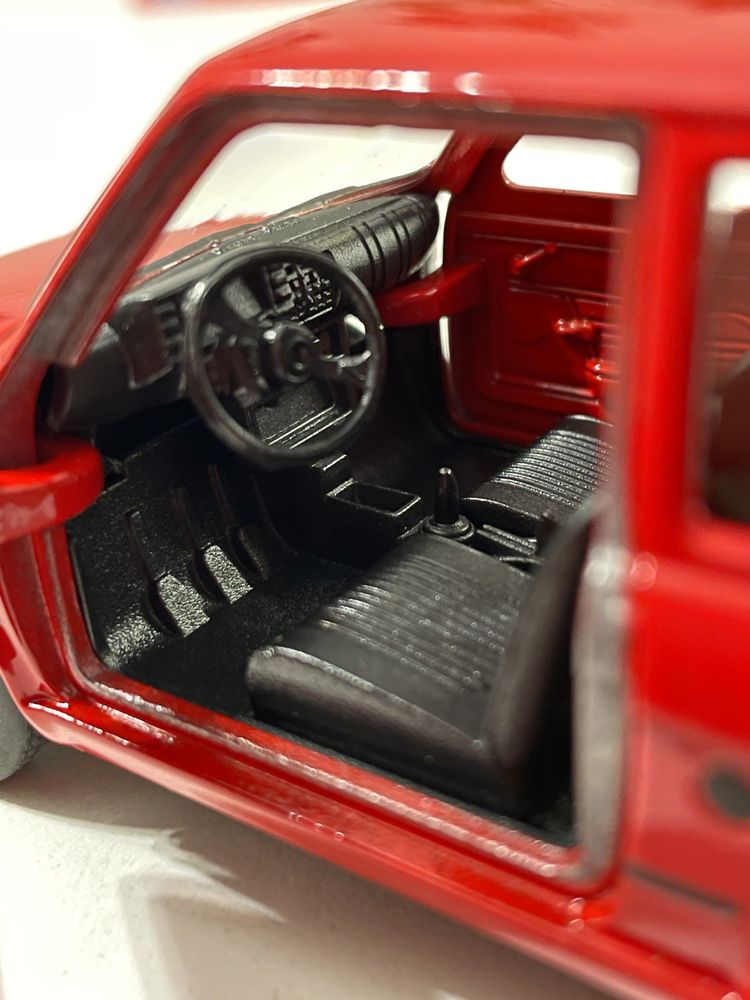 Model Fiat 126P Maluch czerwony 1/34 Welly PRL kultowe auta 126 1:34 F
