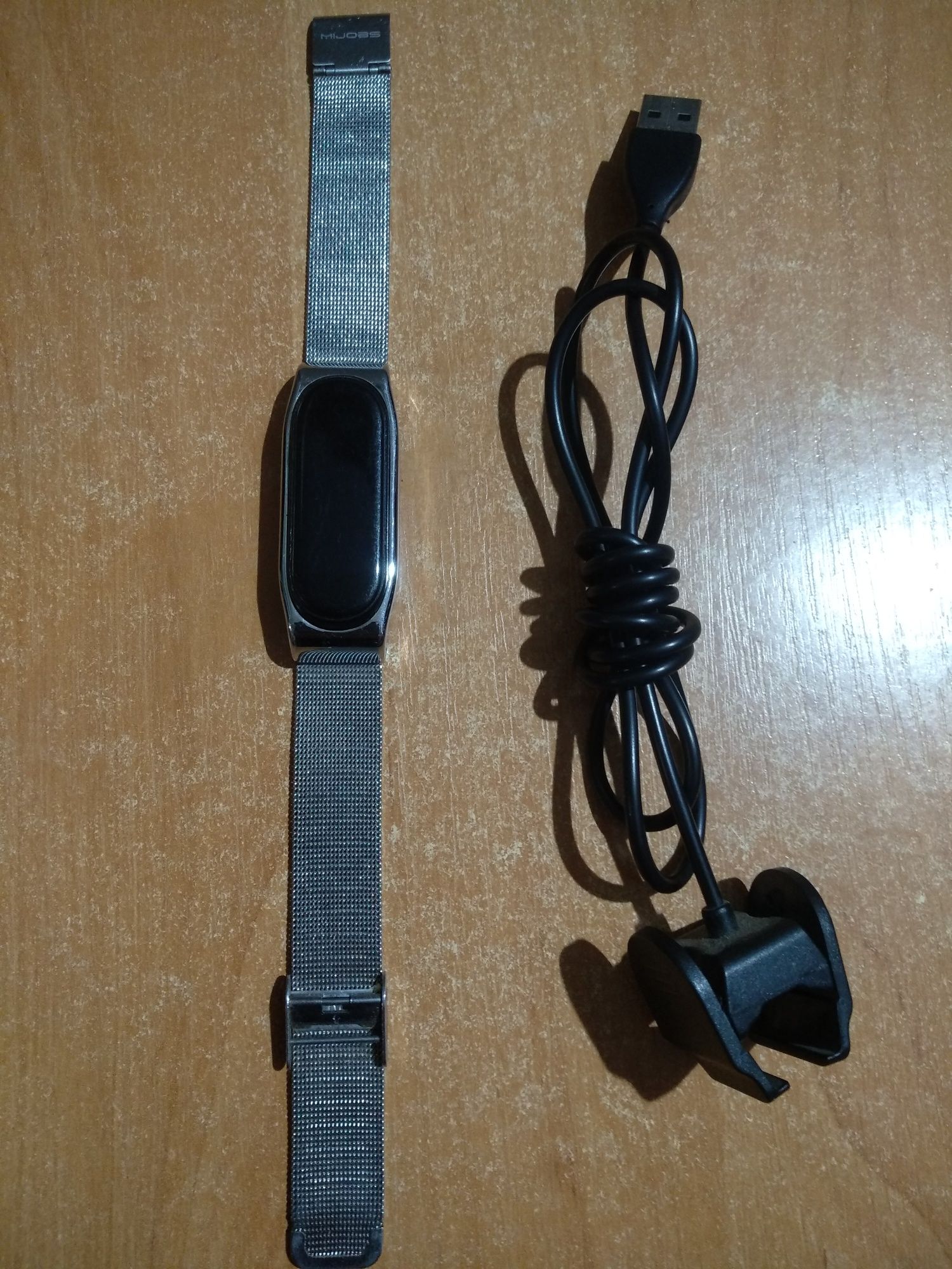 Продам фитнес часы Mi bend 4.