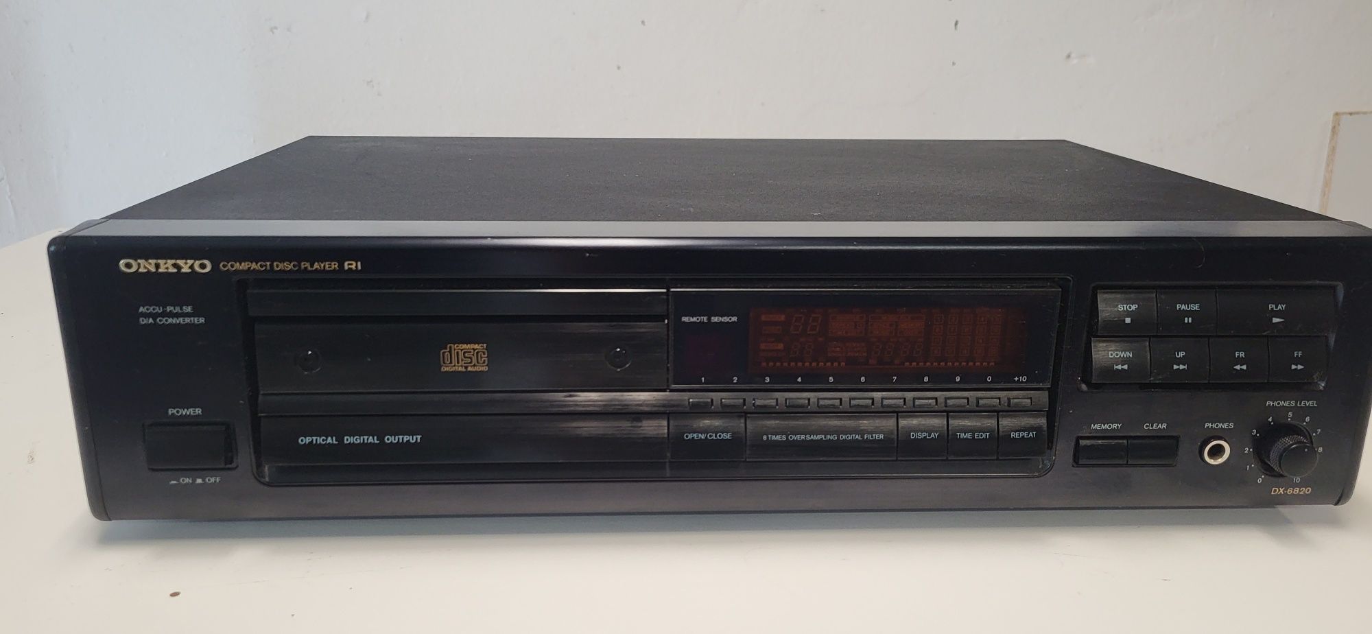 Odtwarzacz CD onkyo DX-6820