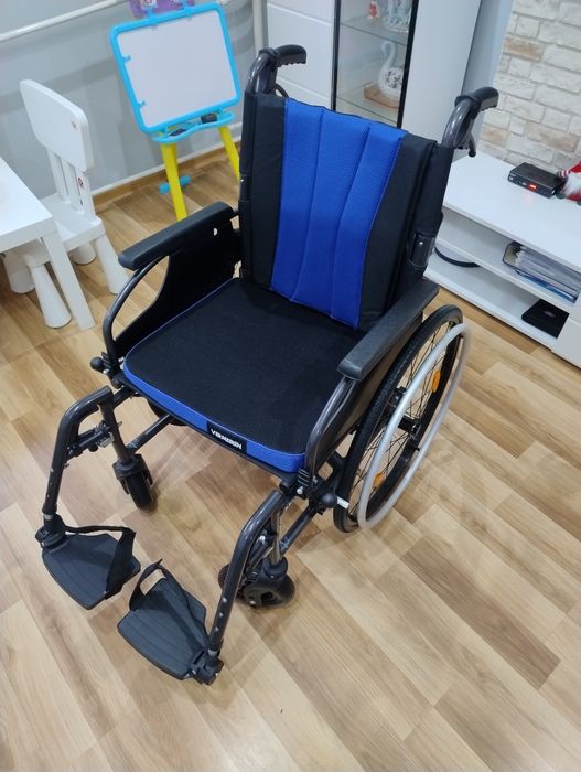 Wózek inwalidzki aluminiowy (lekki)