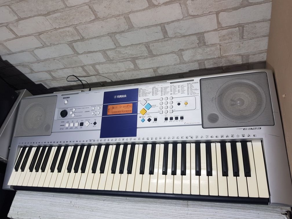 Синтезатор Yamaha PSR-323/M-Audio динамічна клавіатура б/у з Німеччин