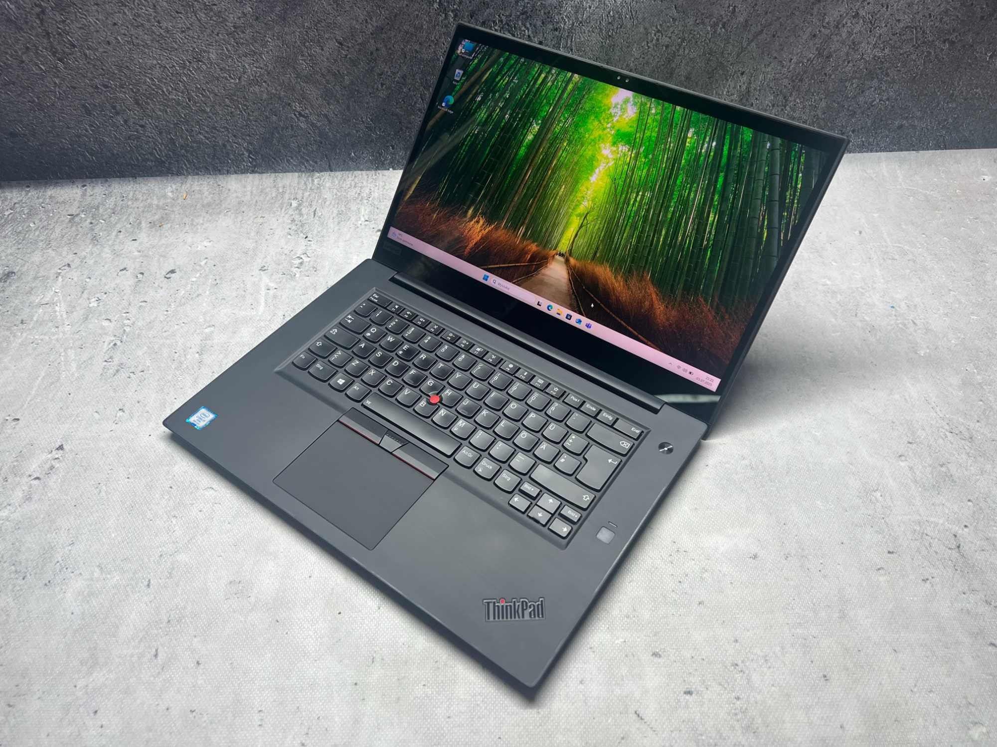 ThinkPad X1 Extreme / i7 8850H 4.3 GHz / 32GB DDR4 / 2TB SSD / 15.6 4K