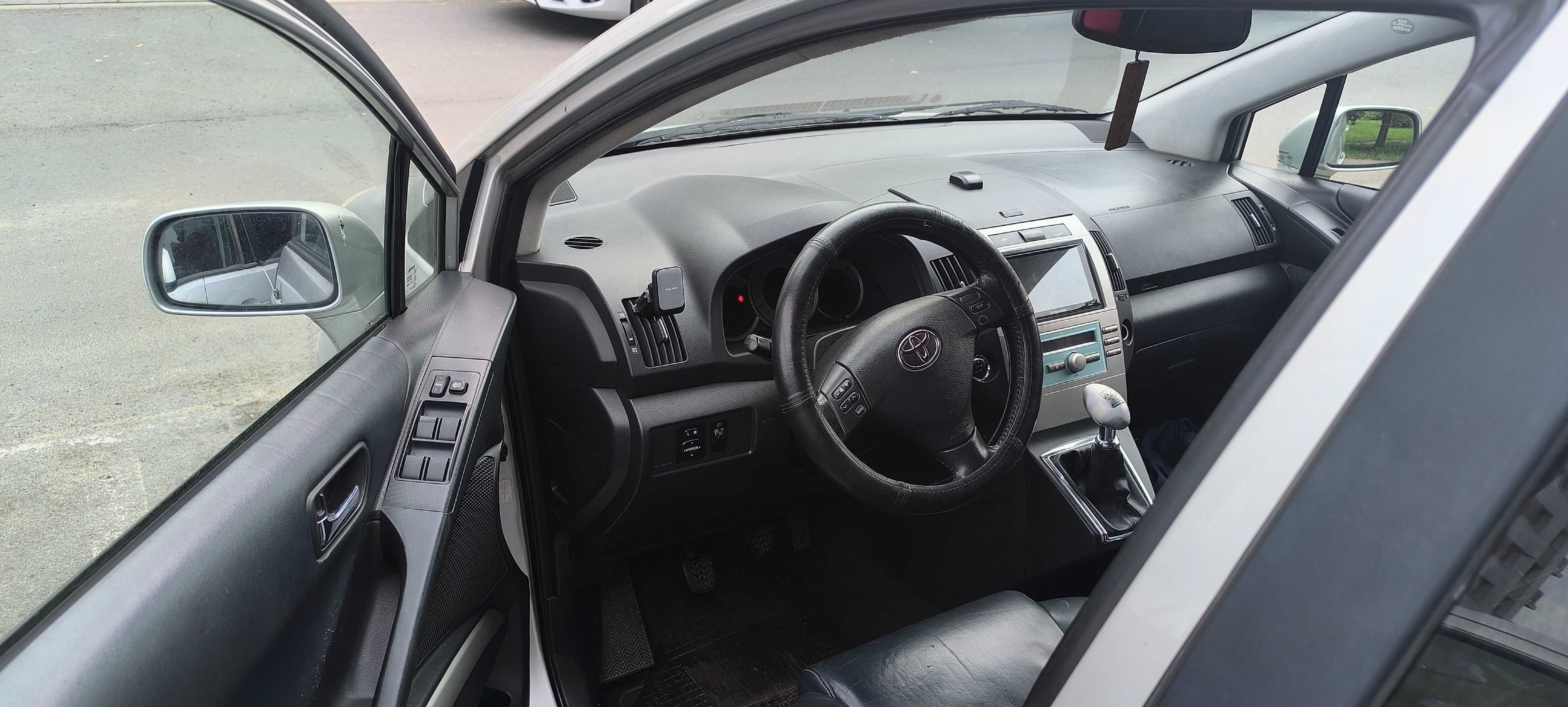 Toyota Corolla Verso 2007 2.2D4D Eden Park Skura