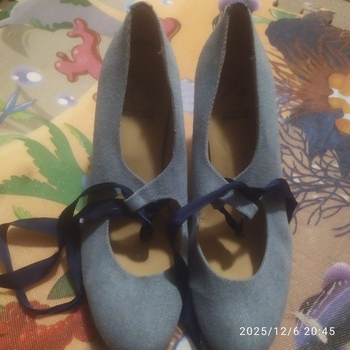 Buty na obcasie jeansowe