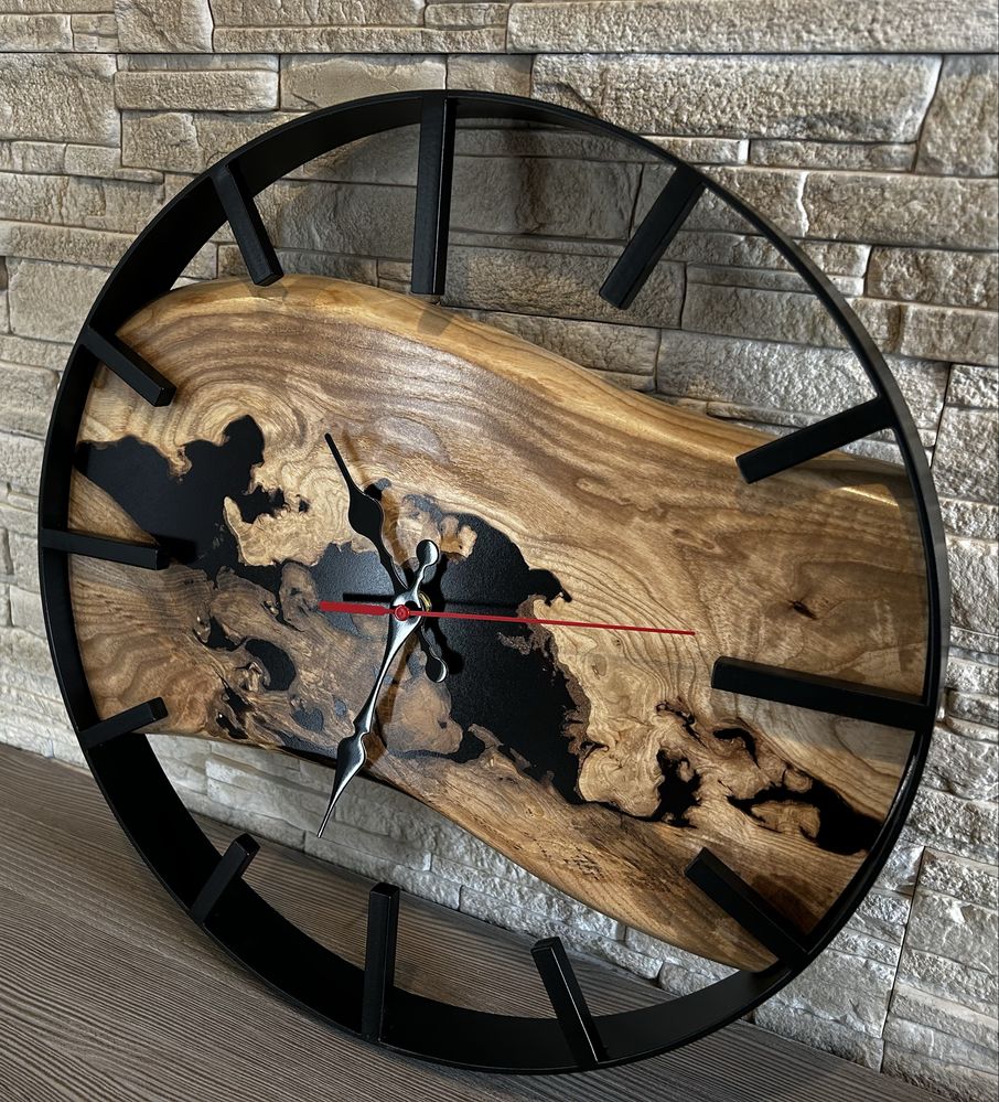 Zegar w stylu loft - drewno jesionu z czarną żywicą - średnica 40 cm