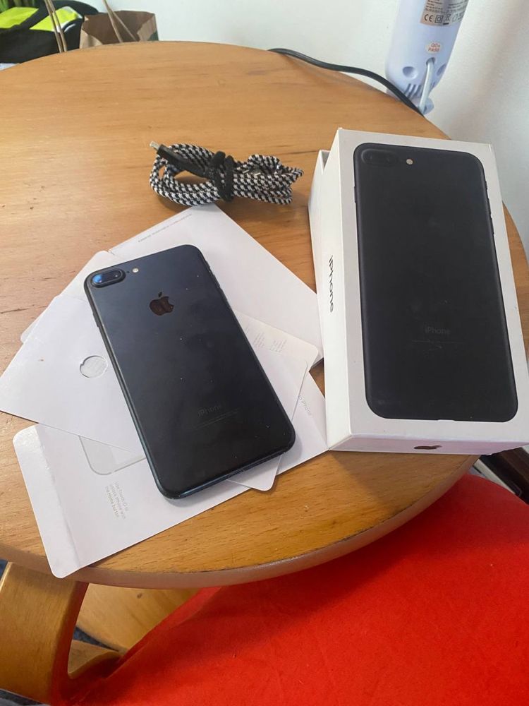 Sprzedam iPhone'a 7 Plus w bardzo dobrym stanie