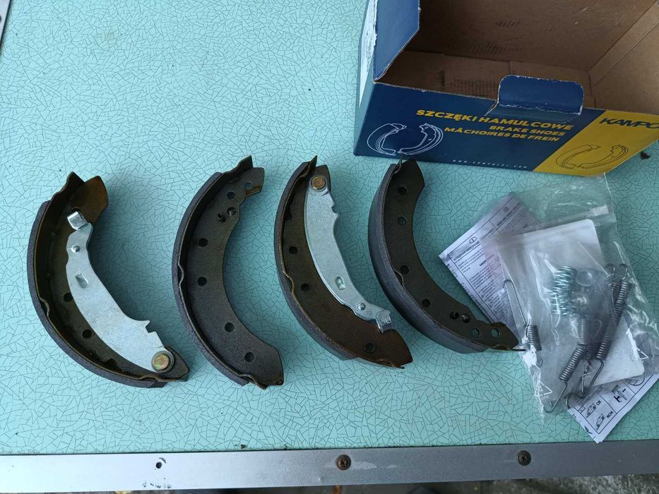 тормозные колодки задние (барабанные)