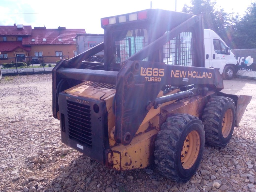 Miniładowarka New Holland LX665 Turbo (Bobcat)