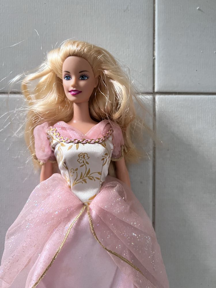 Barbies em bom estado