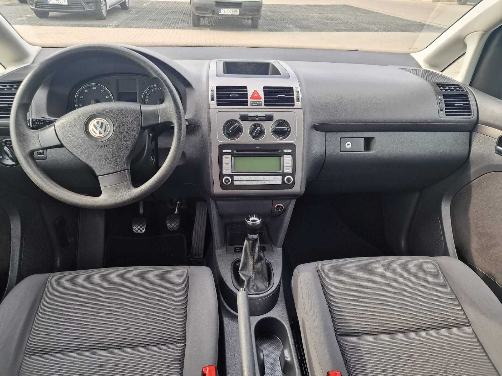 VW Touran benzyna 1.6 MPI 102, 2007r Lift 7 os. Alu-felgi Bezwypadkowy