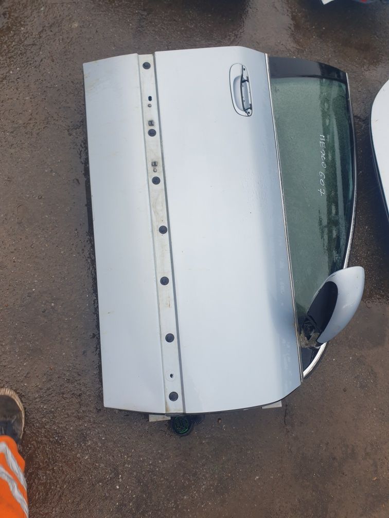 Капот і  зп Peugeot 607