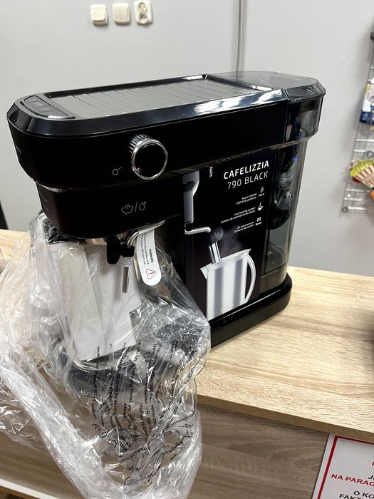 Ekspres Do Kawy Kolbowy Z Spieniaczem Mleka Cecotec Cafelizzia 790