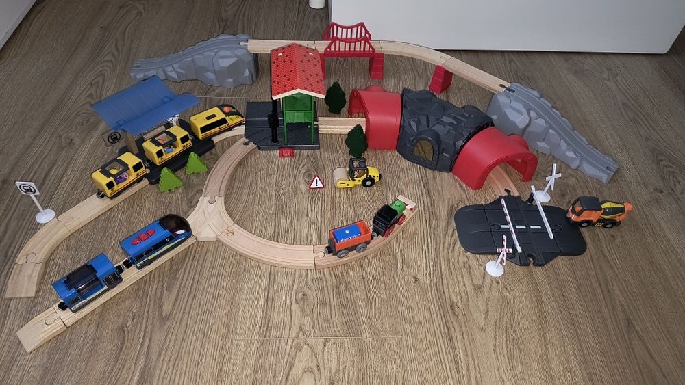 Kolejka drewniana, stacja kolejowa, duży zestaw dla dzieci 3+ (Tomek)