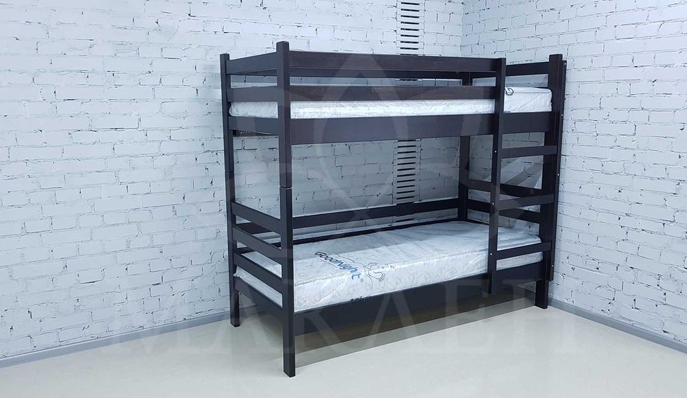 Двоярусне дерев'яне ліжко в наявності