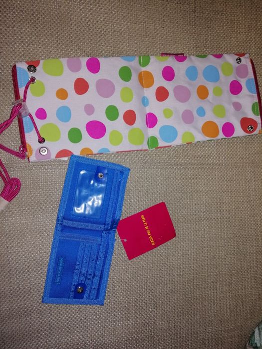 Bolsas e carteira oficiais da Agatha Ruiz de La Prada, c etiqueta