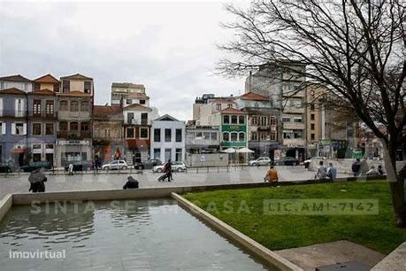 Restaurante para trespasse à Praça dos Poveiros