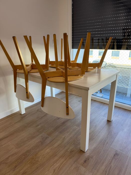 Mesa extensível IKEA + 4 cadeiras