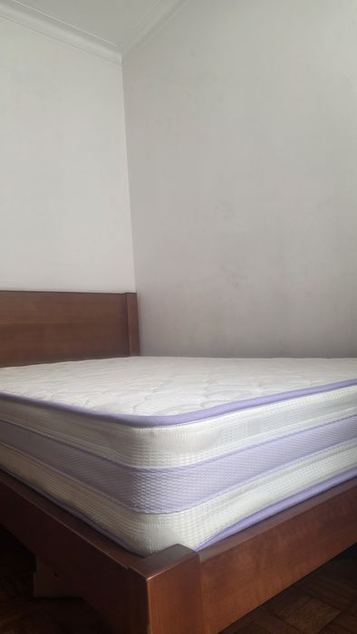 Cama/ estrado/ colchão madeira