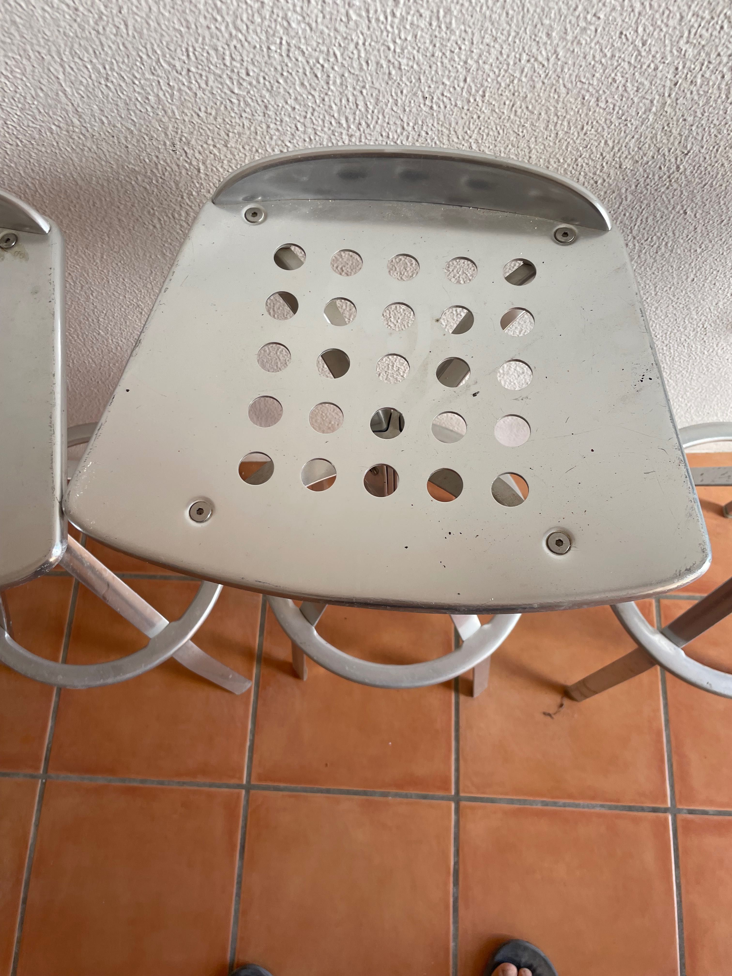 Vendo 4 cadeiras altas de alumínio