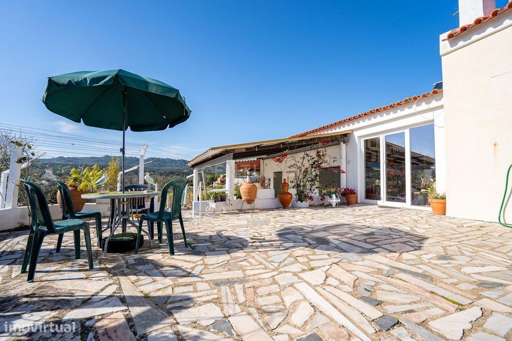 Encanto Rústico em Setúbal: Casa T3 com Quinta Acolhedora
