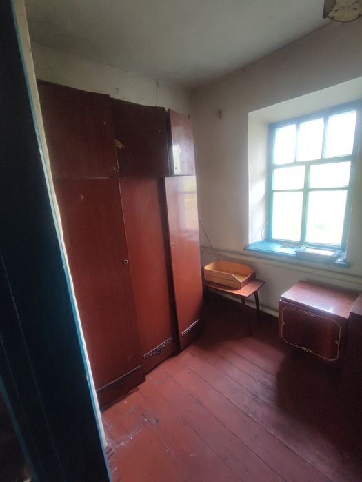 Великий будинок не подалік міста Кривий Ріг