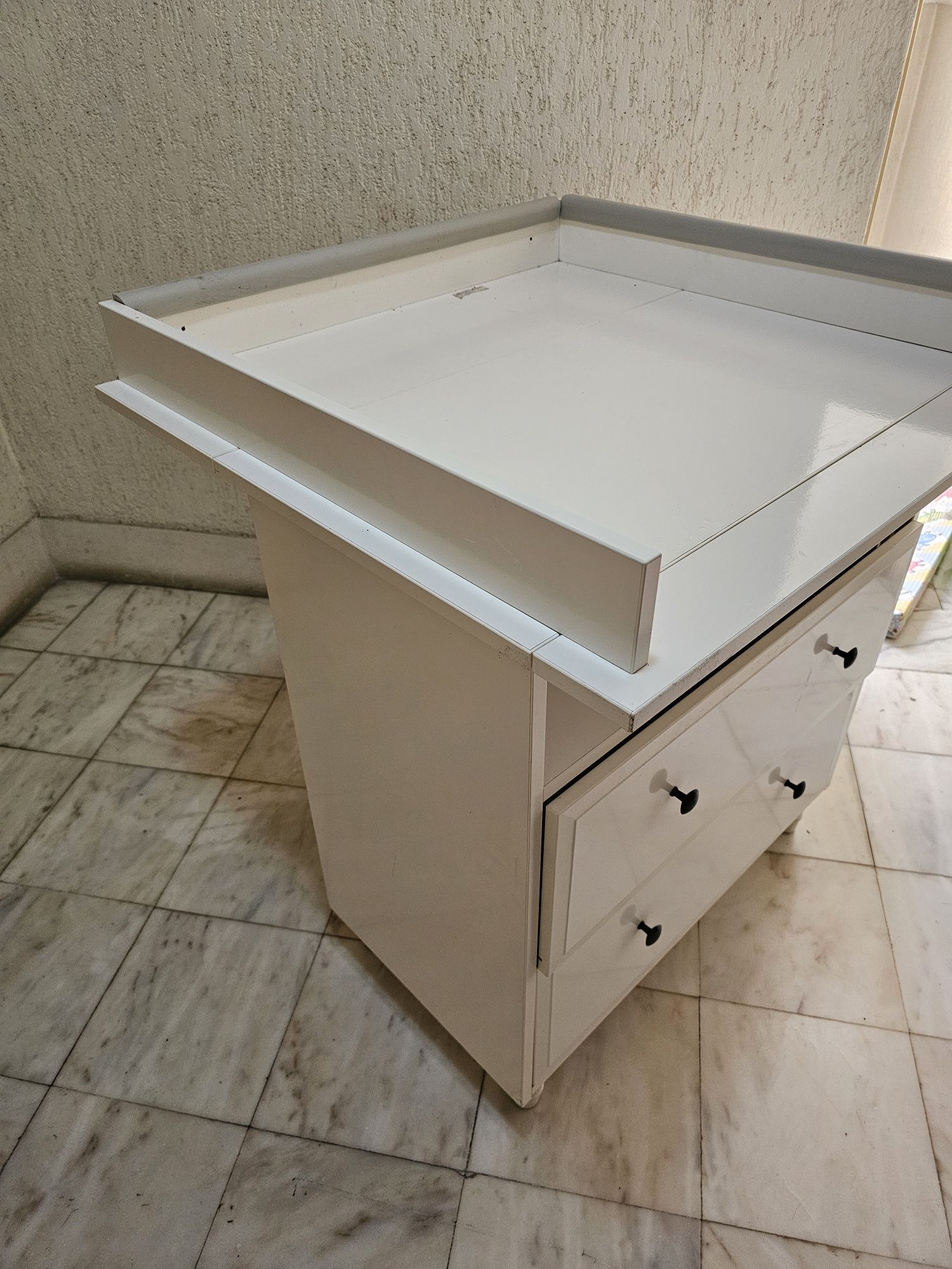 Comoda / Muda-Fraldas Ikea Hemnes