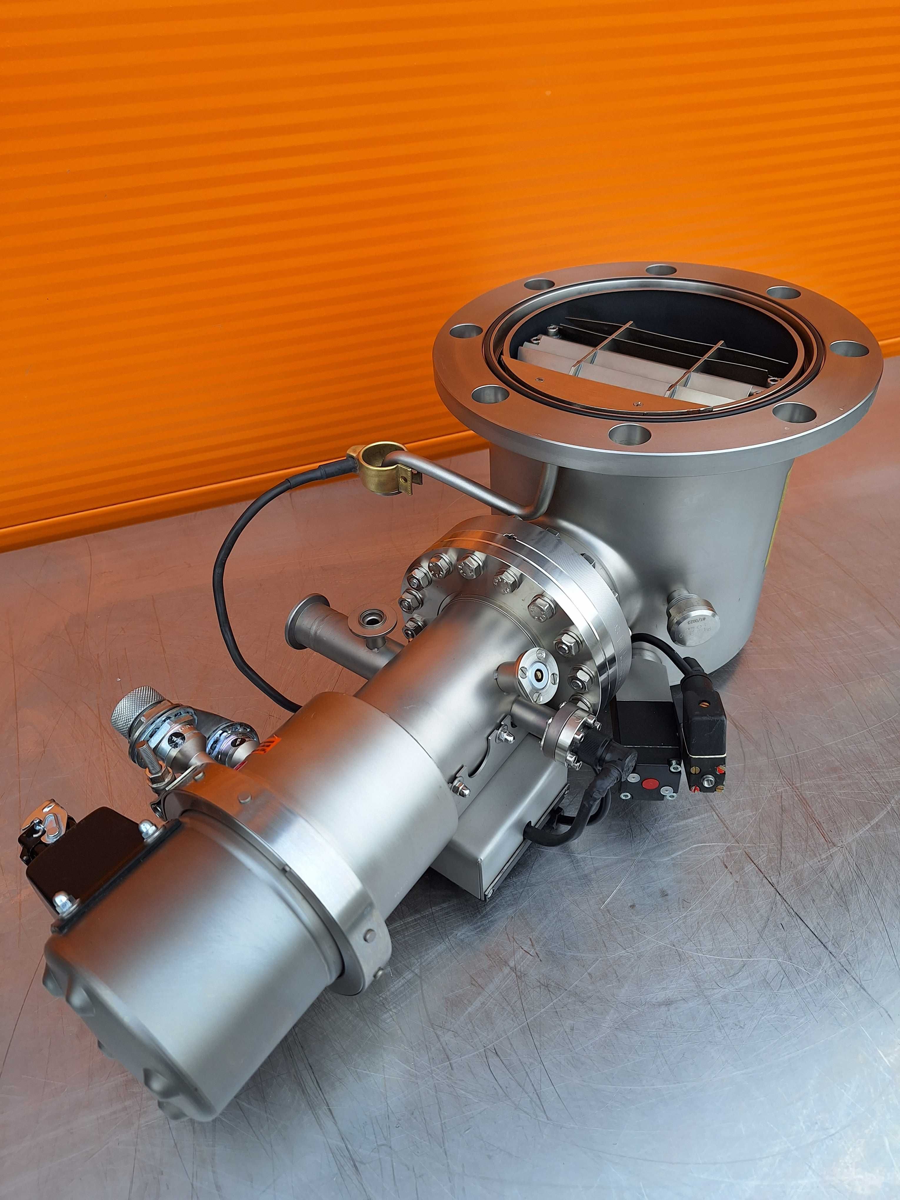 Pompa Kriogeniczna Próżniowa Oerlikon Coolvac 1500 HFR Gazu Leybold