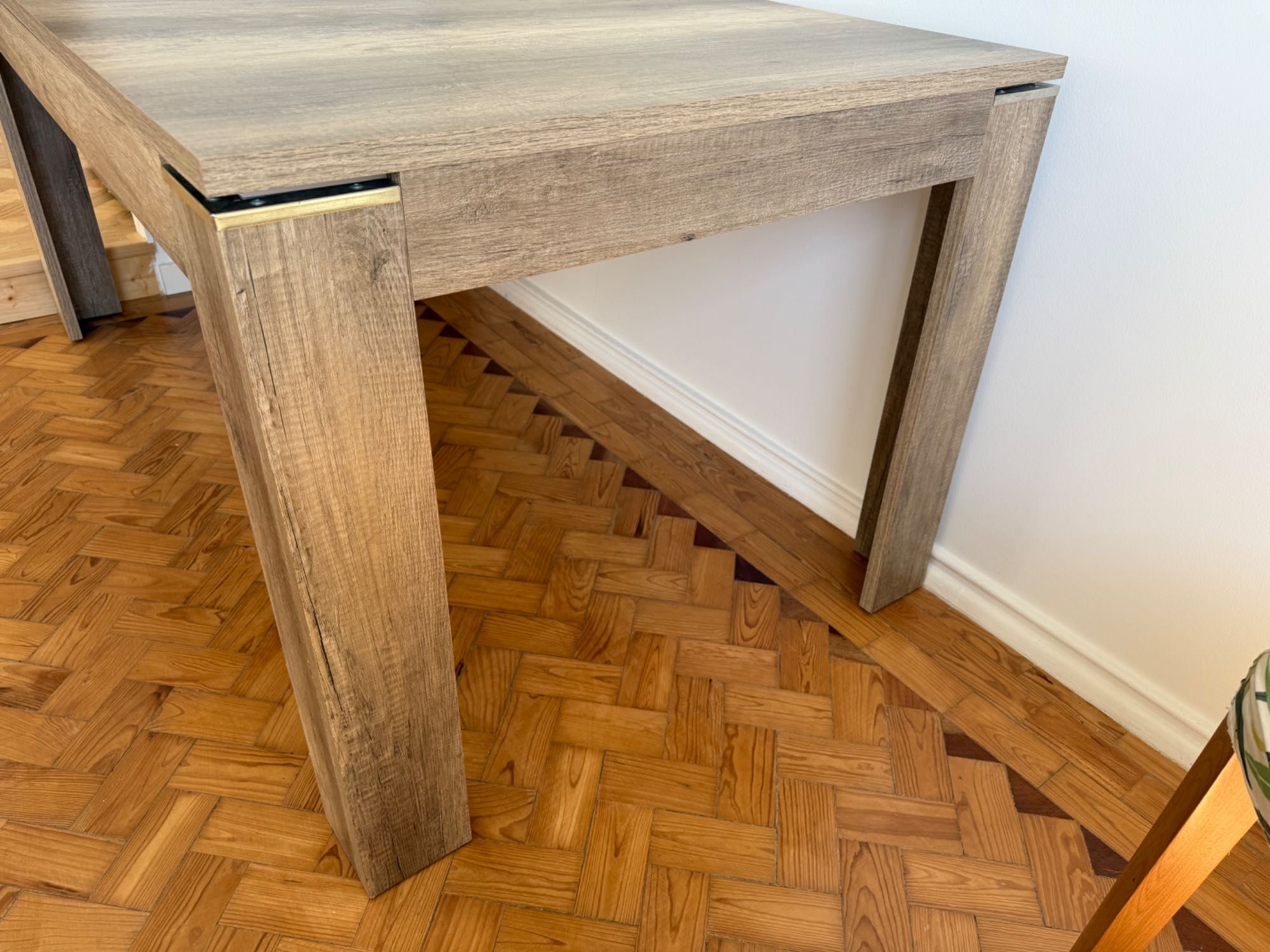 Mesa extensível em madeira. Como nova!