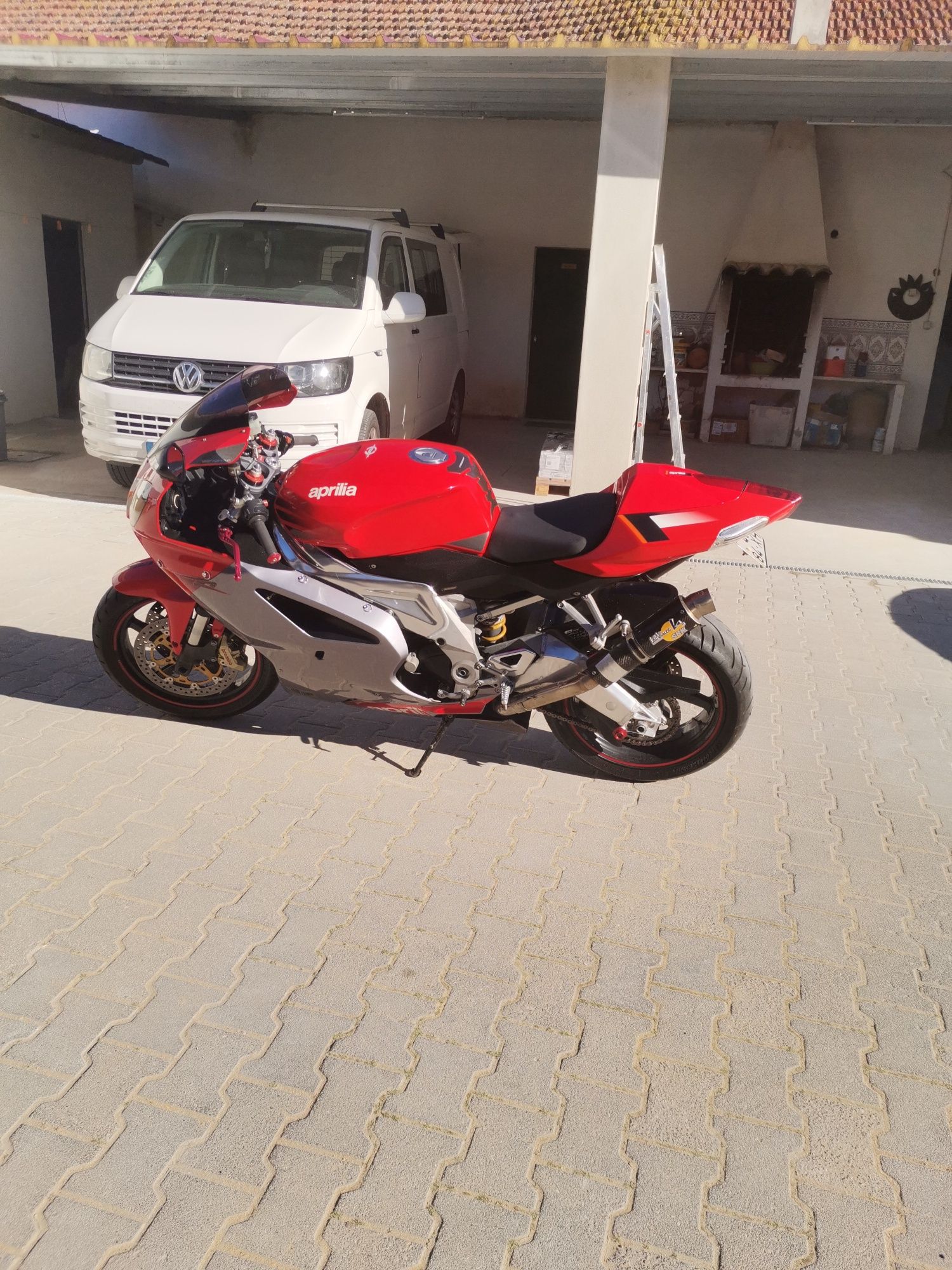 Aprilia RSV 1000 r