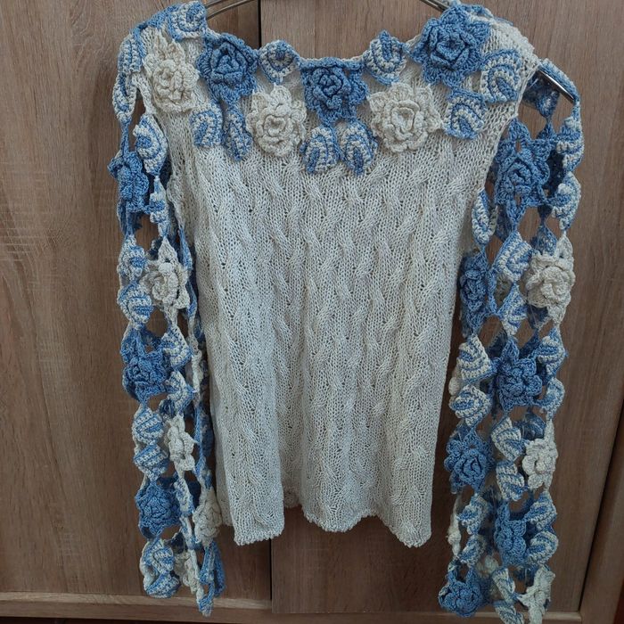 Жіноча кофта ручної роботи