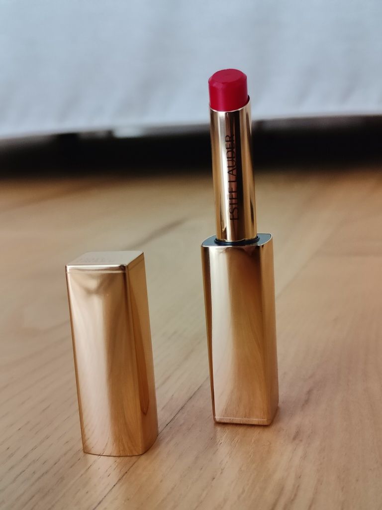 Estee Lauder Illuminating Shine Lipstick 911 Little Legend