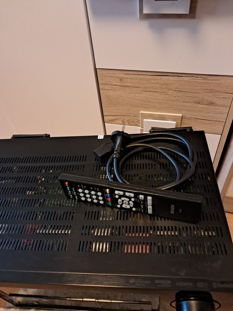 Amplituner Denon AVR 1100W, z obsługą bluetooth i wifi