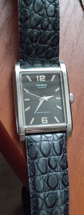 Casio z paskiem ze skóry z nową baterią stan b.dobry okazja...