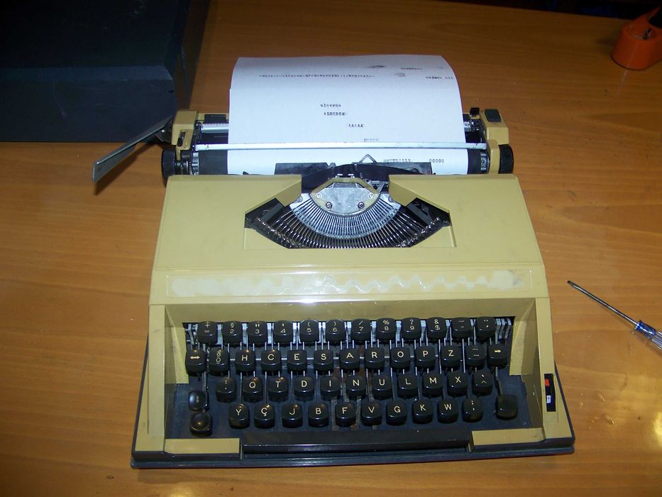 máquina de escrever mecânica