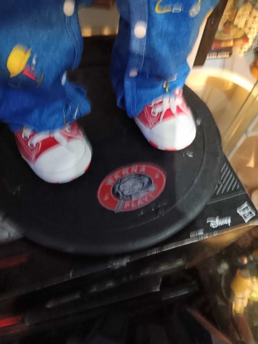 Figura do Chucky á escala real