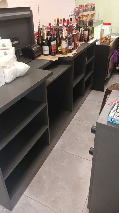 Стелажі торгові, кавомодуль, каса, холодильне та морозильне обладнання