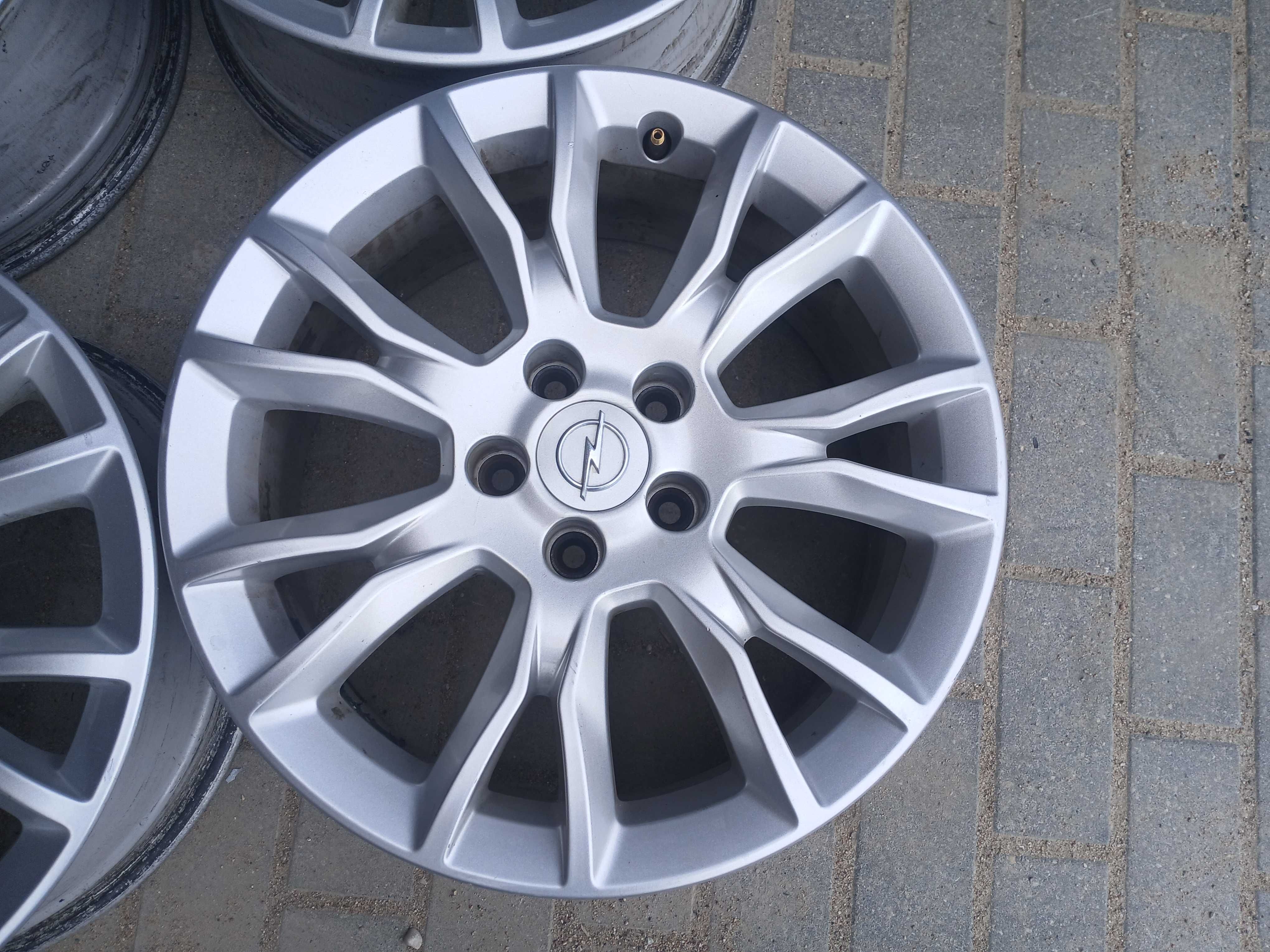 4x felgi R17 5x110 Opel Astra H Zafira Meriva Vectra C Saab