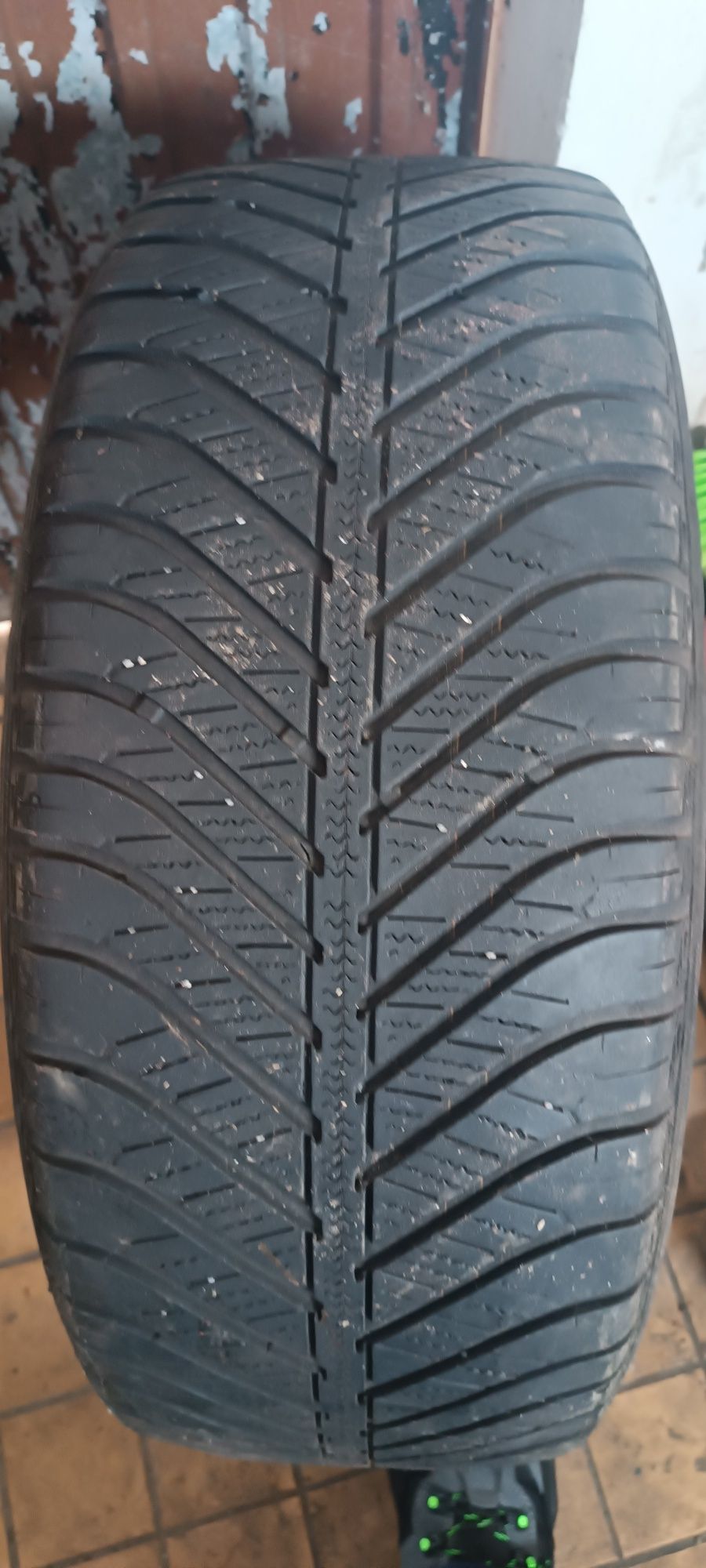 Pneus Goodyear 225/50 R17  94V