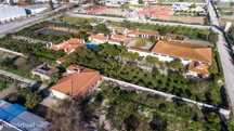 Quinta com um hectare de terreno e Picadeiro coberto em Azeitão